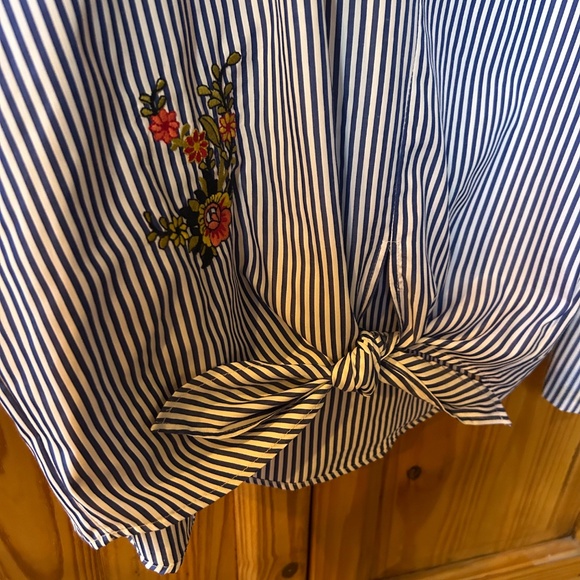 Davi & Dani Top Blue White Floral Embroidery Long Sleeve Knot Waist Women's L - Picture 5 of 10